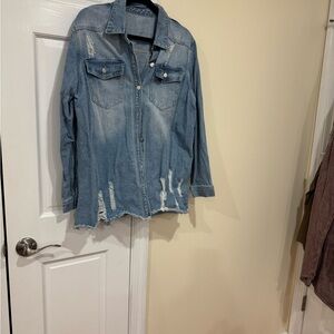 Classic Blue Jean Jacket with Long Sleeves and Casual Style